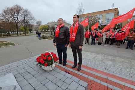 Коммунисты Херсонщины отметили 108-ю годовщину Великой Октябрьской социалистической революции и восстановили памятник Ленину