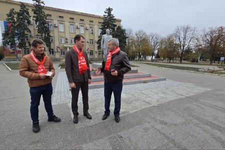 Коммунисты Херсонщины отметили 108-ю годовщину Великой Октябрьской социалистической революции и восстановили памятник Ленину