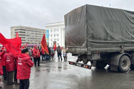 Ульяновские коммунисты в 108-ю годовщину Великого Октября направили гуманитарный конвой в поддержку Защитников Родины