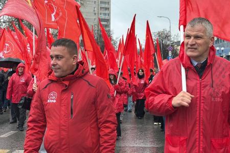 Ульяновские коммунисты в 108-ю годовщину Великого Октября направили гуманитарный конвой в поддержку Защитников Родины