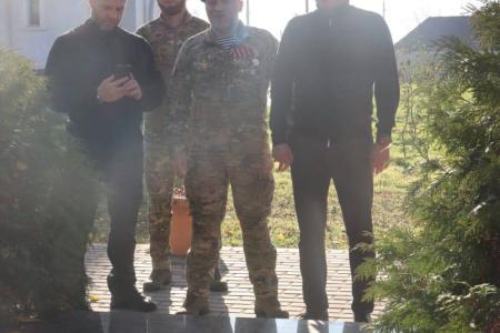 Сенатор Айрат Гибатдинов возложили цветы к мемориалу в Беслане