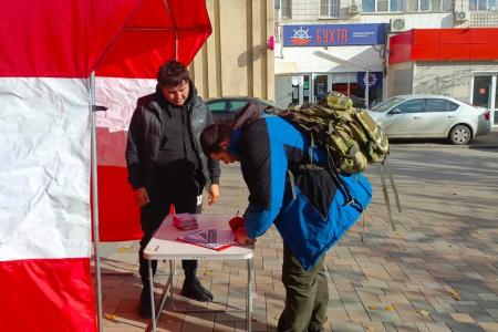 Сталинградская праздничная Красная палатка на улицах города-героя