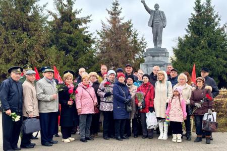 Подмосковные коммунисты отметили праздник Великой Октябрьской социалистической революции по всему региону
