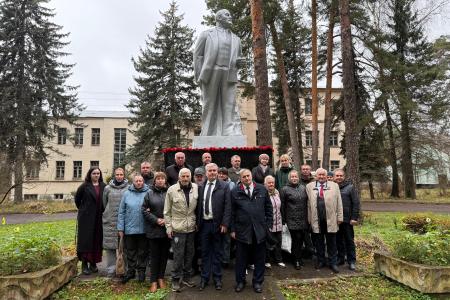 Подмосковные коммунисты: Великий Октябрь и его идеи - в нашем труде!