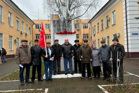 Подмосковные коммунисты отметили праздник Великой Октябрьской социалистической революции по всему региону