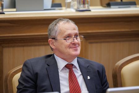 "Учтены интересы богатеев, но не замечены проблемы простых югорчан". Коммунисты Югры о проекте регионального бюджета