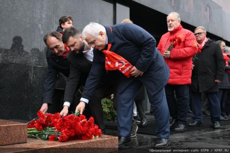 Патриотическая акция КПРФ в День Октябрьской Революции