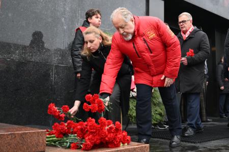 Патриотическая акция КПРФ в День Октябрьской Революции
