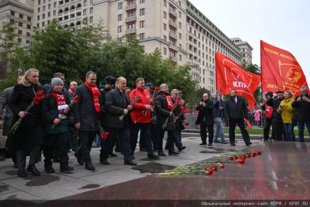 Патриотическая акция КПРФ в День Октябрьской Революции