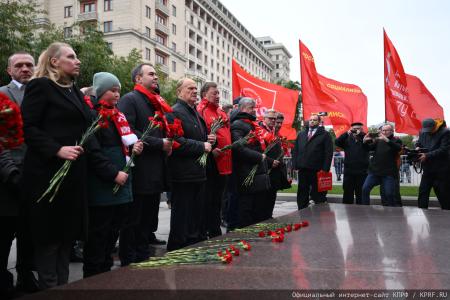 Патриотическая акция КПРФ в День Октябрьской Революции