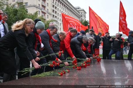 Патриотическая акция КПРФ в День Октябрьской Революции