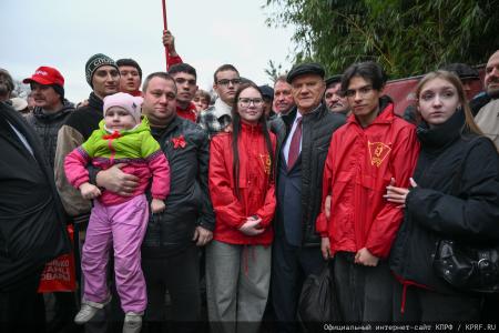 Патриотическая акция КПРФ в День Октябрьской Революции