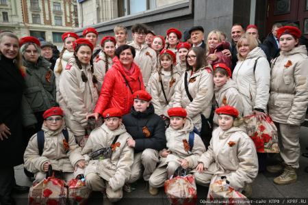 Патриотическая акция КПРФ в День Октябрьской Революции