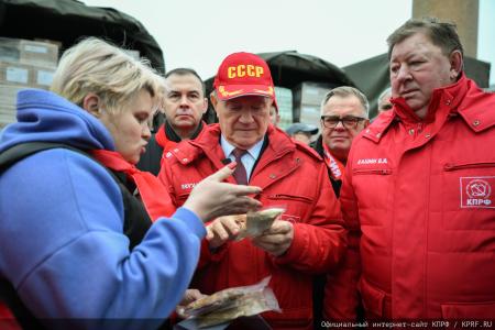 В единстве фронта и тыла. 146-й гуманитарный конвой КПРФ