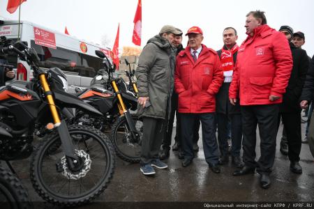 В единстве фронта и тыла. 146-й гуманитарный конвой КПРФ