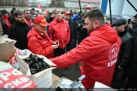В единстве фронта и тыла. 146-й гуманитарный конвой КПРФ