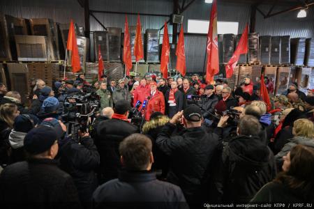 В единстве фронта и тыла. 146-й гуманитарный конвой КПРФ