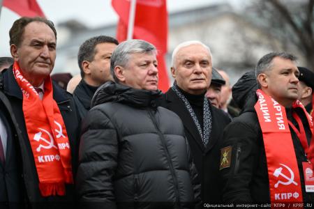 Патриотическая акция КПРФ в День Октябрьской Революции