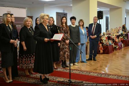 Нина Останина открыла выставку «Игрушка - радость детства» в Государственной Думе