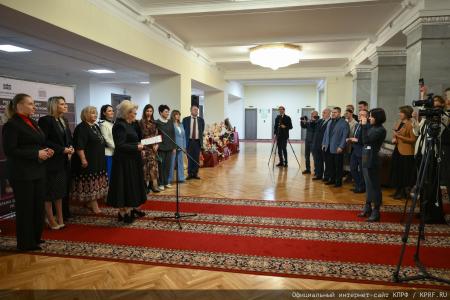 Нина Останина открыла выставку «Игрушка - радость детства» в Государственной Думе