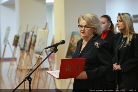 Нина Останина открыла выставку «Игрушка - радость детства» в Государственной Думе