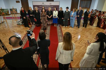 Нина Останина открыла выставку «Игрушка - радость детства» в Государственной Думе