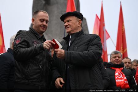 Патриотическая акция КПРФ в День Октябрьской Революции