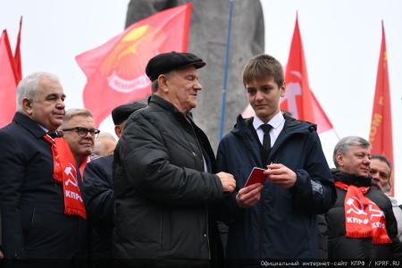 Патриотическая акция КПРФ в День Октябрьской Революции