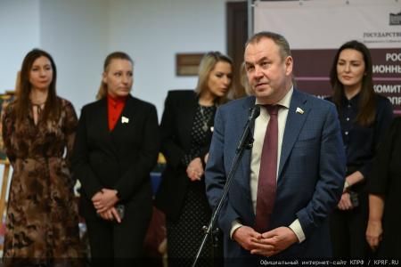Нина Останина открыла выставку «Игрушка - радость детства» в Государственной Думе