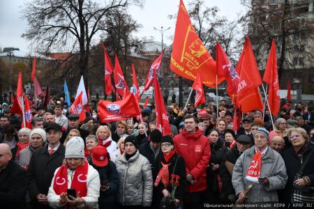 Патриотическая акция КПРФ в День Октябрьской Революции