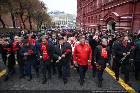 Патриотическая акция КПРФ в День Октябрьской Революции