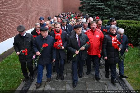 Патриотическая акция КПРФ в День Октябрьской Революции