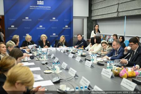 Нина Останина открыла выставку «Игрушка - радость детства» в Государственной Думе