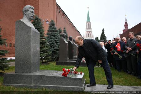 Патриотическая акция КПРФ в День Октябрьской Революции