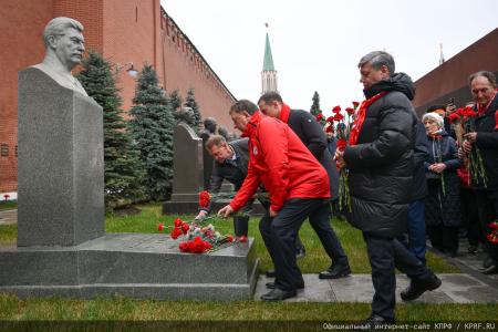 Патриотическая акция КПРФ в День Октябрьской Революции