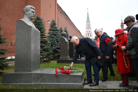 Патриотическая акция КПРФ в День Октябрьской Революции