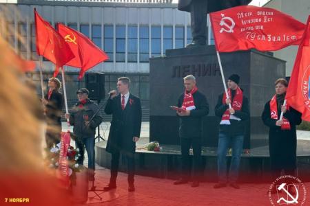 Калининград встречает годовщину революции