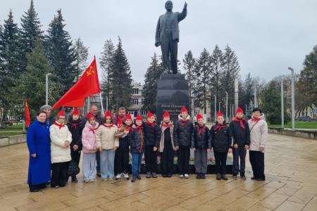 Подмосковные коммунисты: Великий Октябрь и его идеи - в нашем труде!