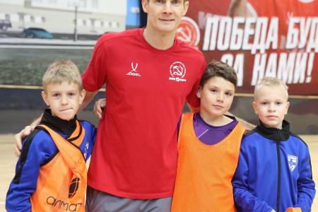 МФК КПРФ провел в «Юности» мастер-класс для ребят из Донецка