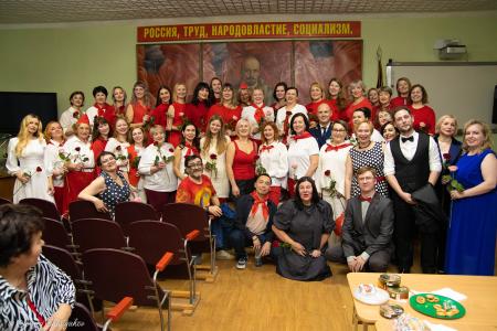 В Омском обкоме КПРФ состоялся праздничный концерт
