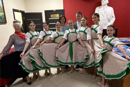Барнаульские коммунисты и сторонники партии провели праздничный концерт в честь Дня Комсомола