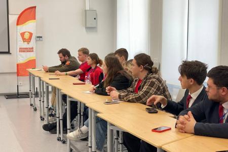 «Вспомнить и осмыслить наследие Октября». В Крыму продолжает свою работу Комсомольский Слет ЮФО