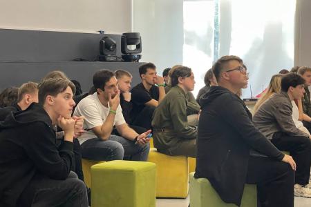 Тренинги по ораторскому мастерству: Слёт комсомольского актива ЮФО продолжает свою работу