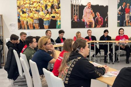 Тренинги по ораторскому мастерству: Слёт комсомольского актива ЮФО продолжает свою работу