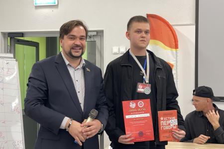 Тренинги по ораторскому мастерству: Слёт комсомольского актива ЮФО продолжает свою работу