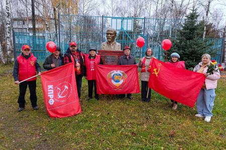 Подмосковные коммунисты отметили праздник Великой Октябрьской социалистической революции по всему региону