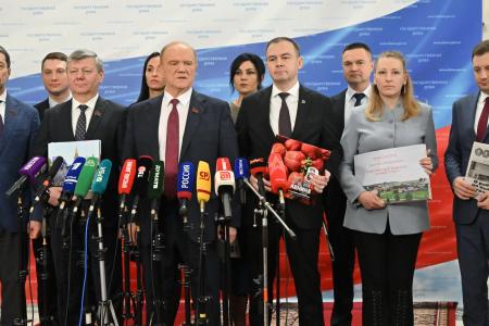 Г.А. Зюганов: Наши предложения обобщены в «Программе Победы». Пресс-подход лидера КПРФ в Госдуме 18 ноября 2025 года