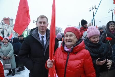 В Омске впервые с 2019 г. День Великой Октябрьской социалистической революции отметили митингом