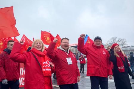Коммунисты и комсомольцы Самары отметили День Великой Октябрьской социалистической революции