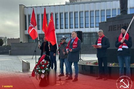 Калининград встречает годовщину революции